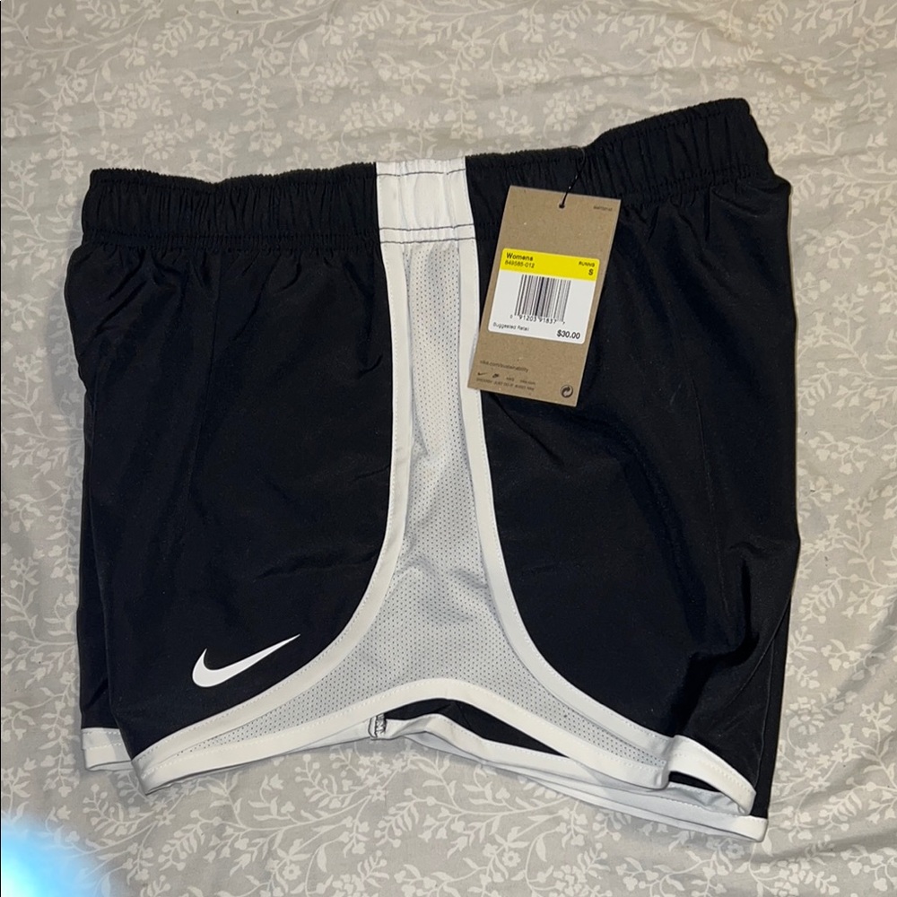 Nike Women's Black and White Shorts - Picture 3 of 4